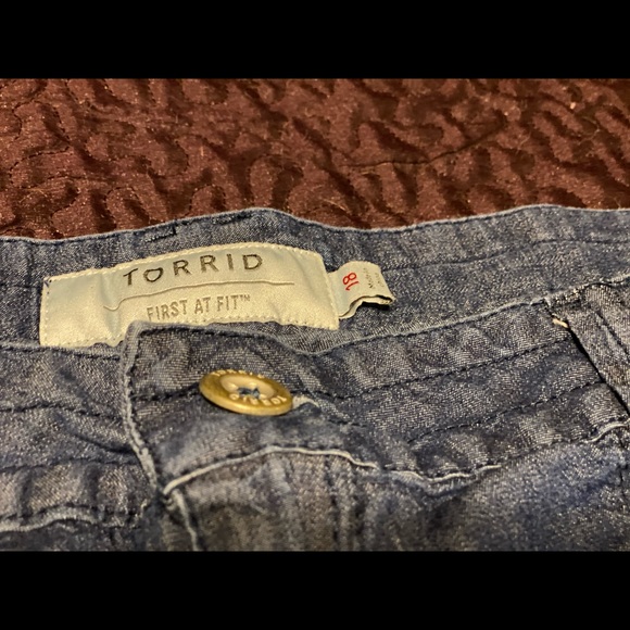 Shorts - Picture 3 of 3